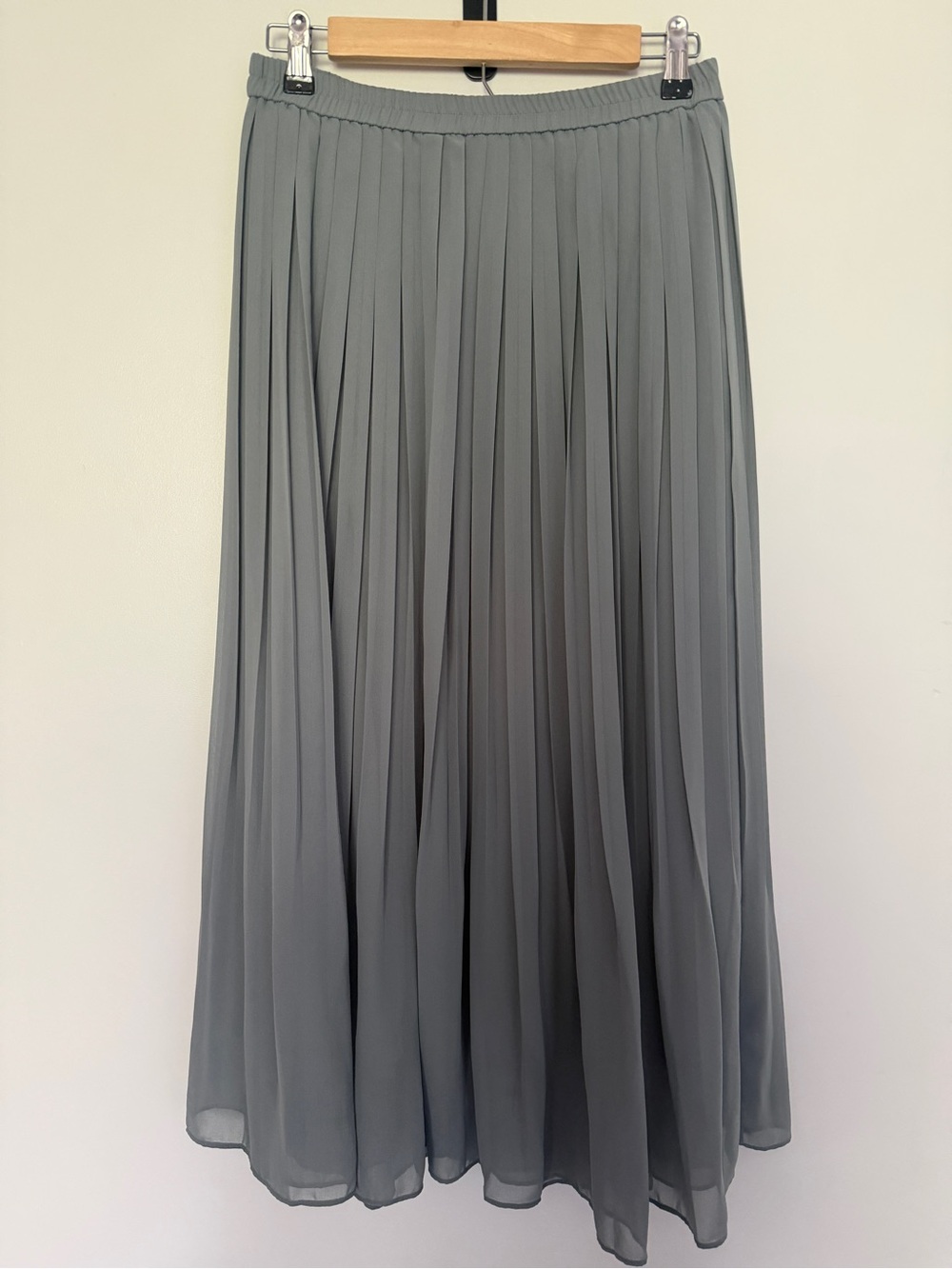 Uniqlo Pleated Midi Skirt in Sage Gray